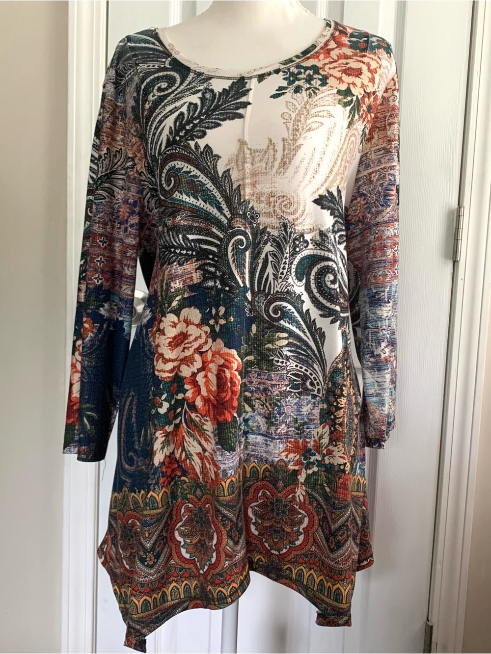 Chicos Zenergy Tunic Top Colorful Bold Floral Paisley Asymmetrical Sz 2 (12) L